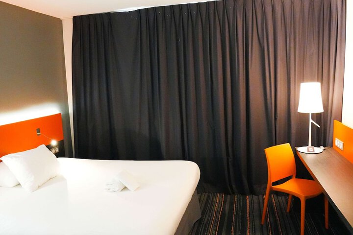 Room 16 of 96