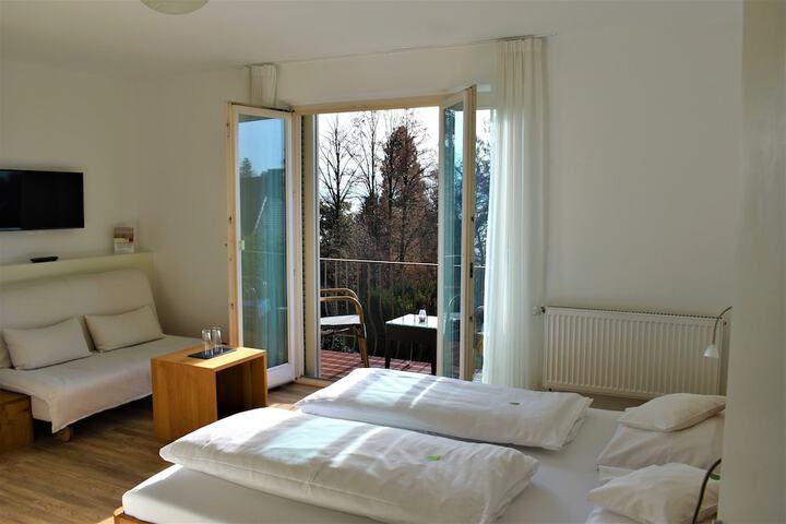 Room 6 of 39