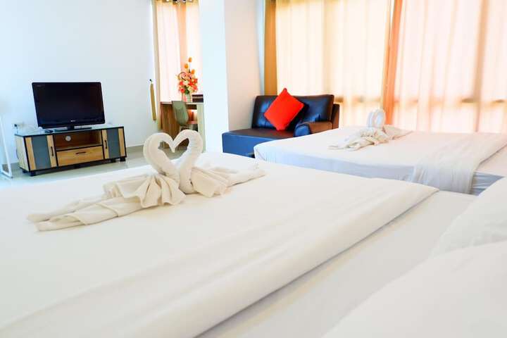 Room 12 of 28