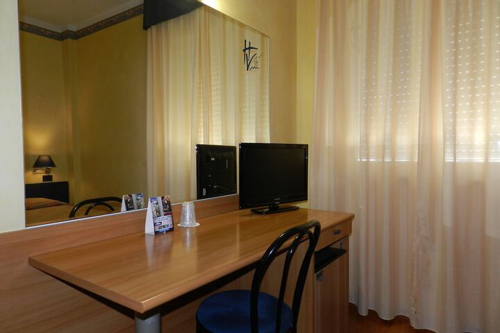 Room 17 of 33