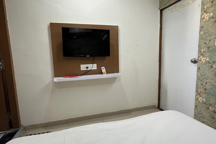 Room 13 of 26