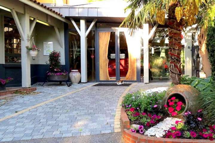 Hotel Exterior 45 of 47