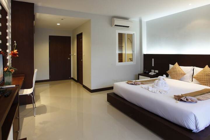 Room 8 of 32