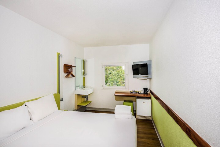 Room 13 of 35