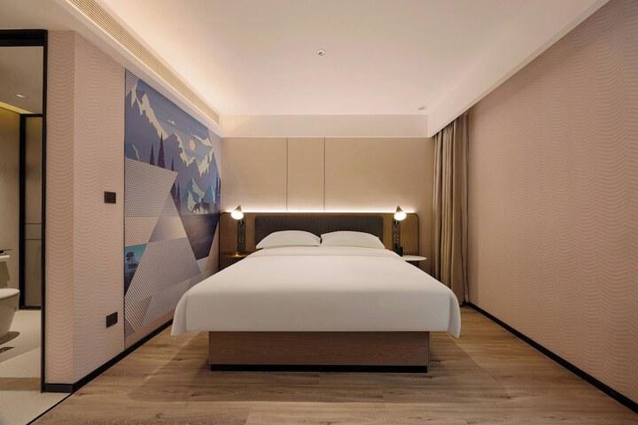 Room 12 of 127