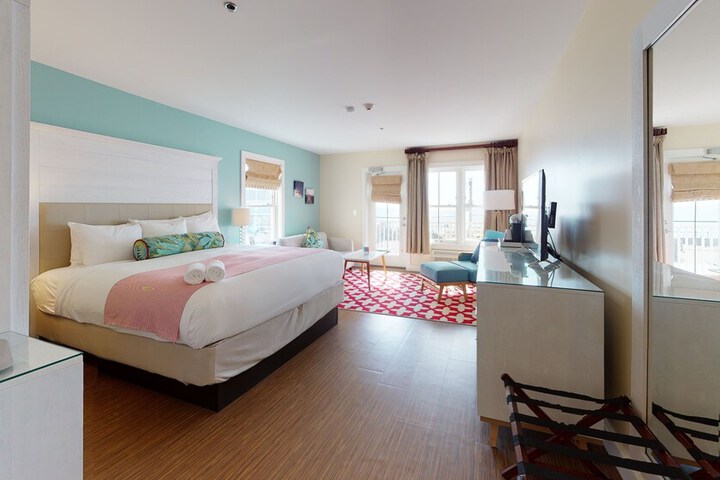 Room 4 of 80