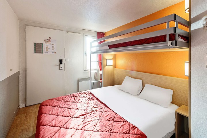 Room 9 of 24