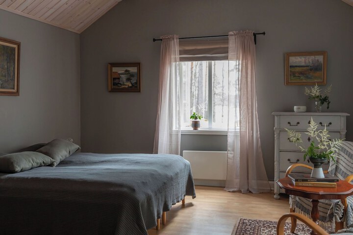 Room 33 of 90