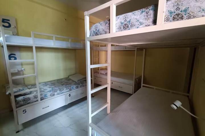 Room 10 of 25