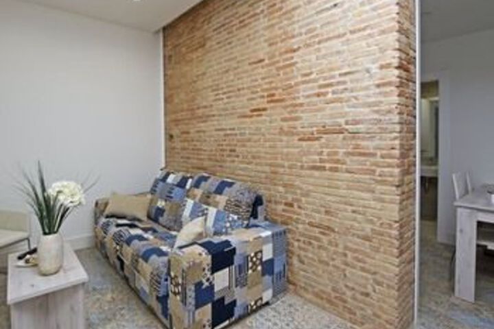 Room 9 of 16