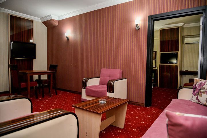Room 26 of 40