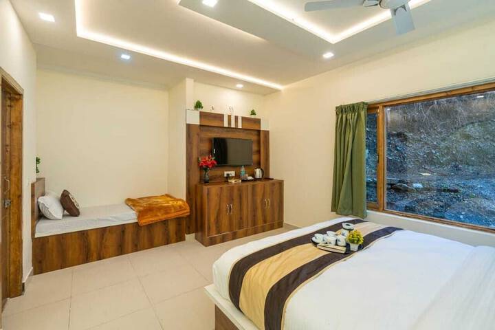 Room 14 of 32