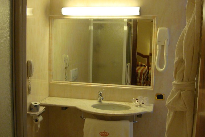 Room 15 of 39
