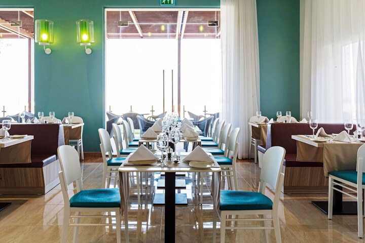 Dining 92 of 128