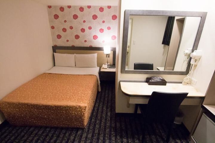 Room 3 of 33