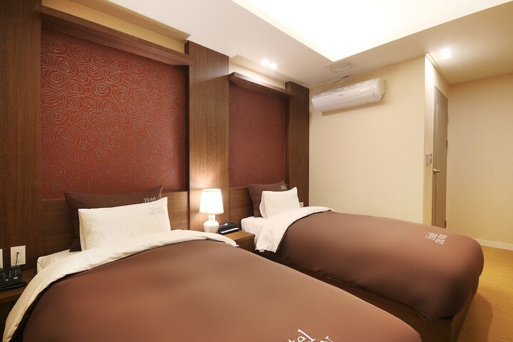Room 16 of 127