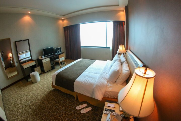 Room 11 of 72
