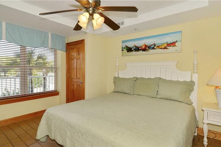Room 8 of 105