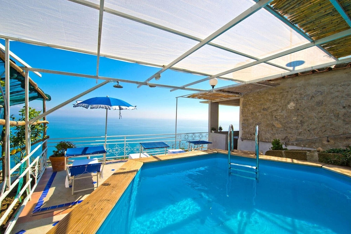 Pool 10 of 18