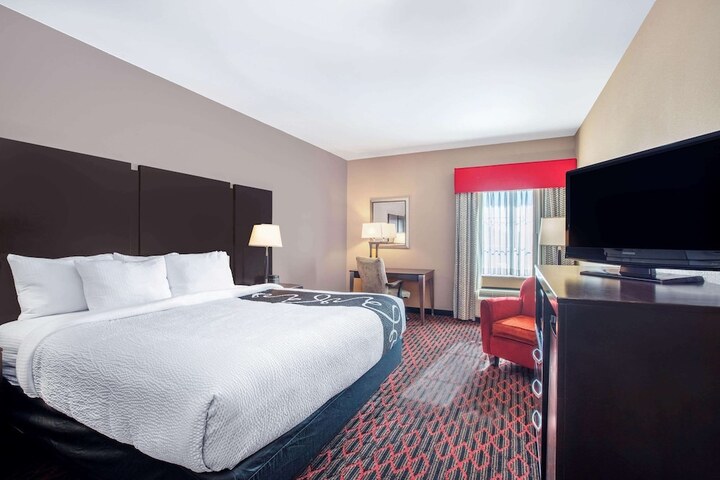 1 King Bed (7 of 13)