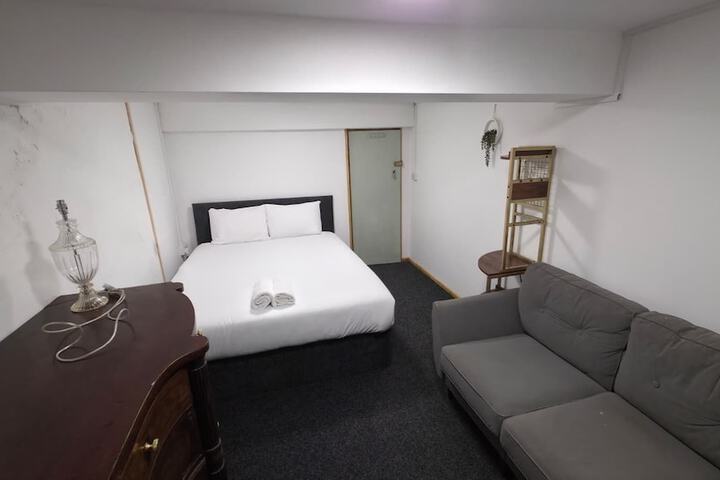 Room 62 of 108