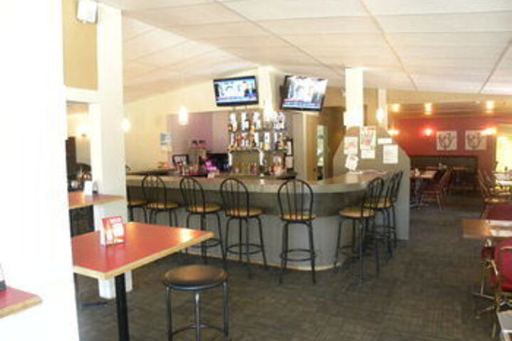 Lounge 9 of 11