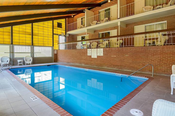 Pool 33 of 64