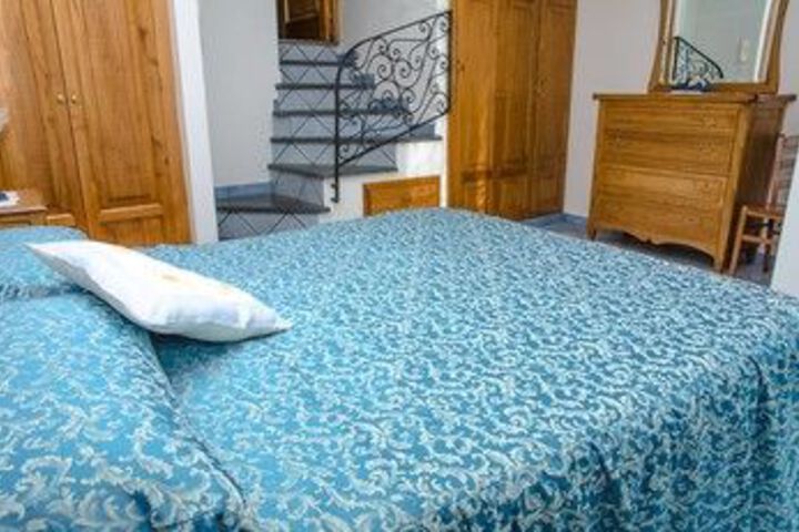 Room 10 of 19