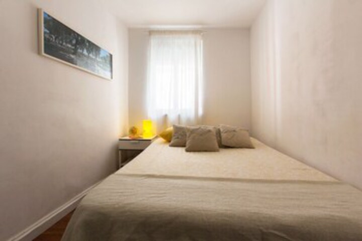 Room 9 of 10