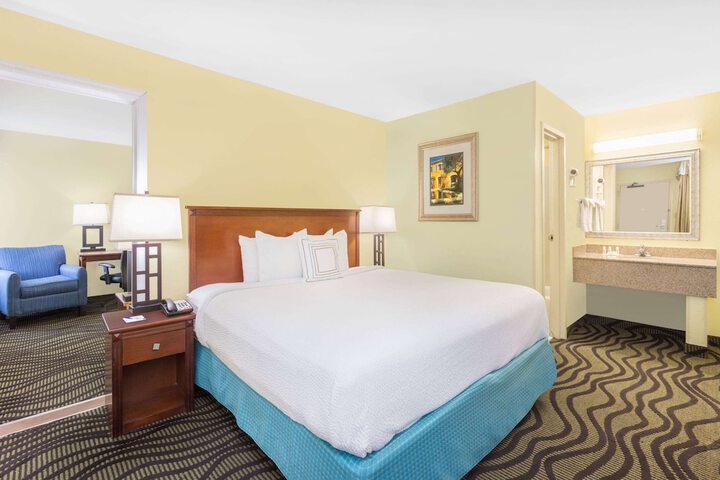 1 King Bed (8 of 13)