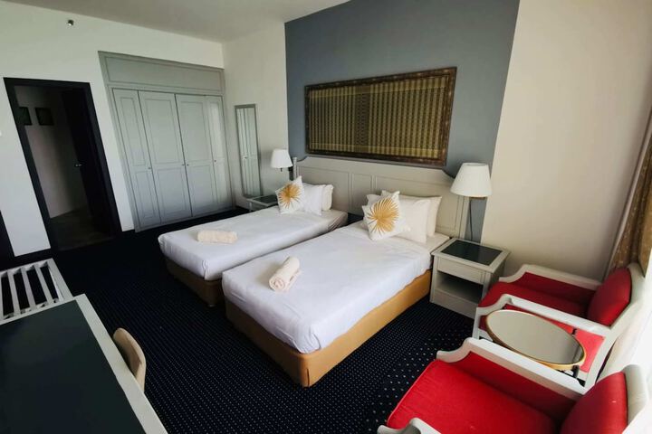 Room 3 of 650