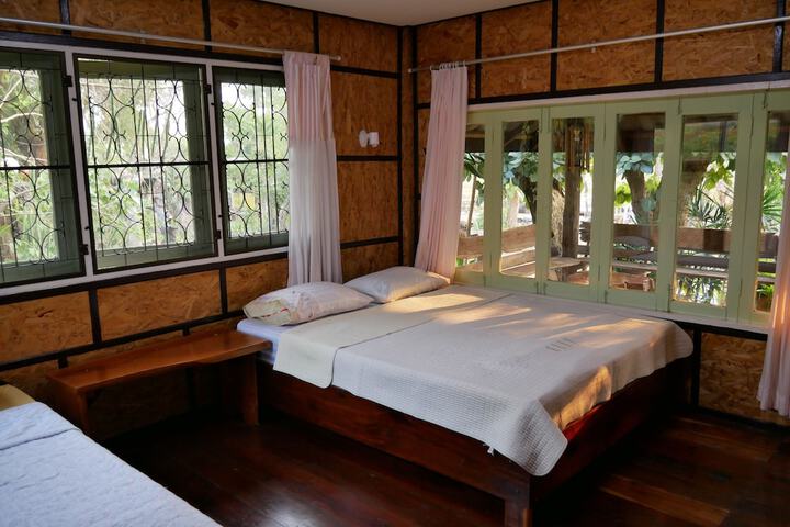 Room 27 of 37