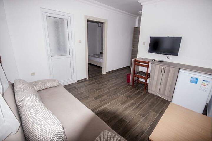 Room 9 of 31