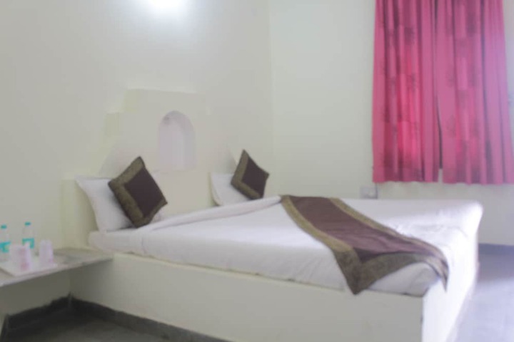 Room 14 of 32