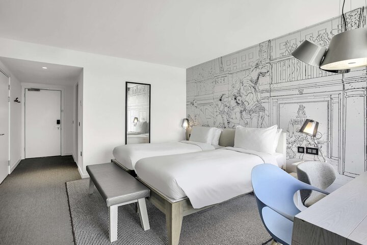 Room 17 of 124