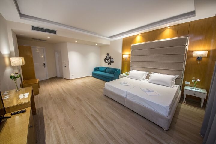 Room 13 of 89