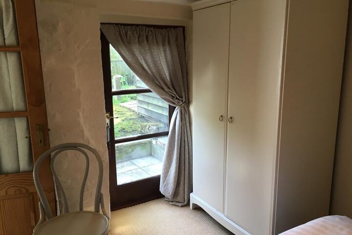 Room 9 of 38