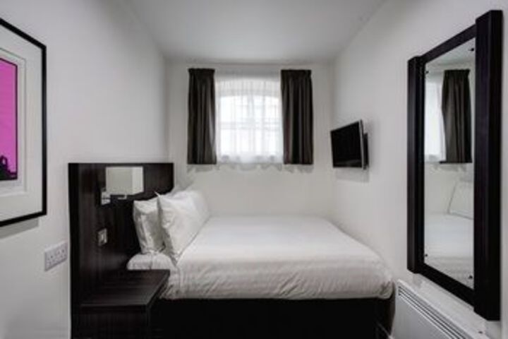 Room 12 of 27