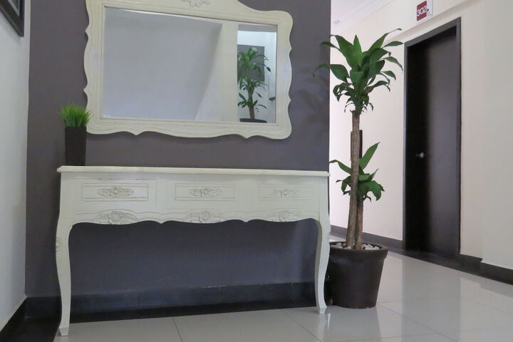 Room 27 of 40