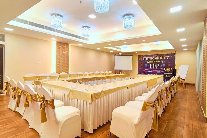 Ballroom/Hall 89 of 95