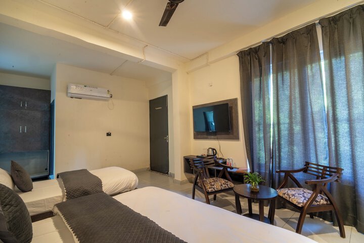 Room 11 of 29