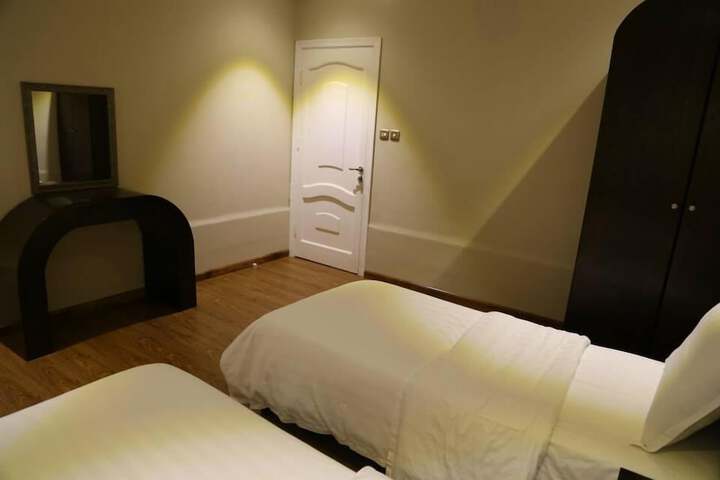 Room 10 of 34