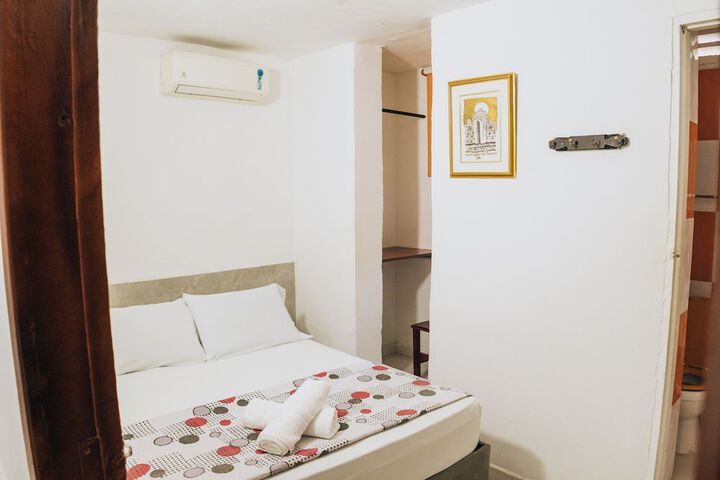 Room 7 of 98