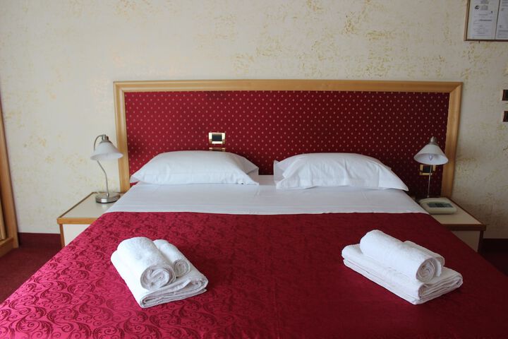 Room 18 of 28