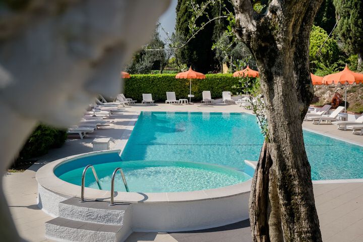 Pool 33 of 64