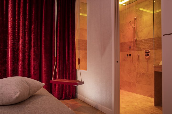 Room 10 of 94