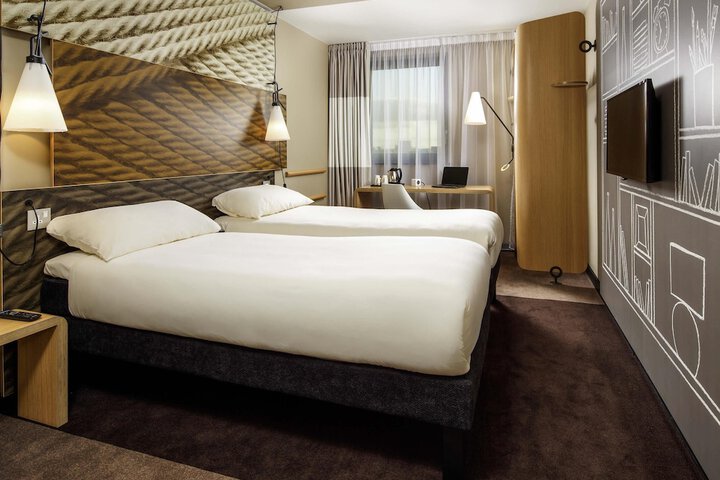 Room 13 of 48