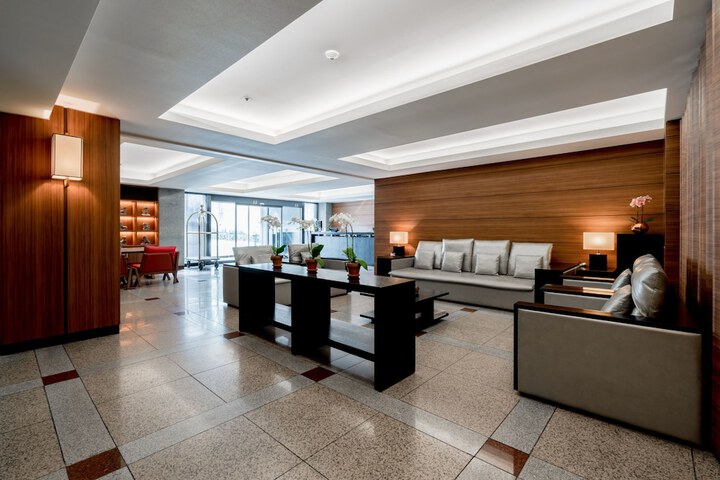 Entrance & Lobby