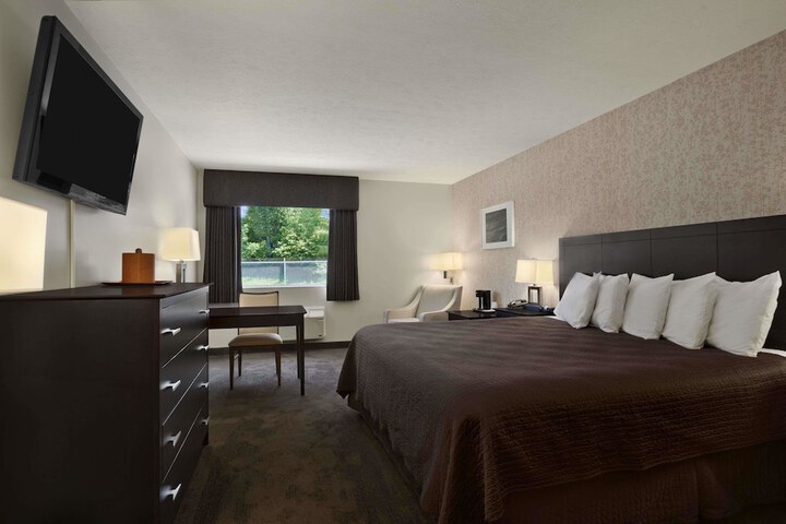 1 King Bed (2 of 5)