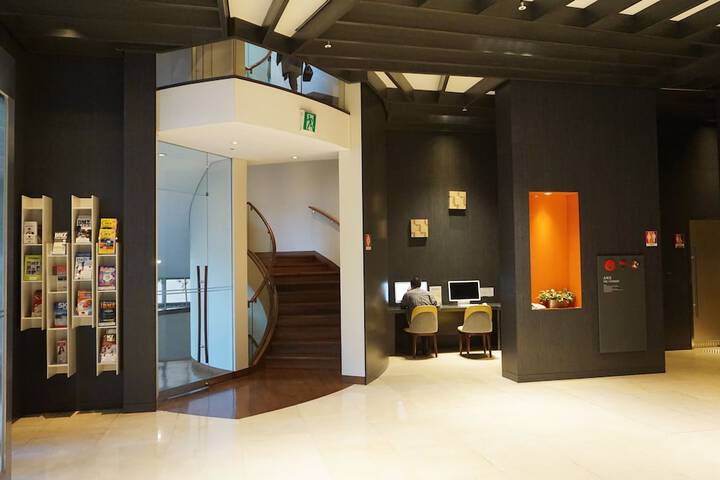 Business Center 63 of 75